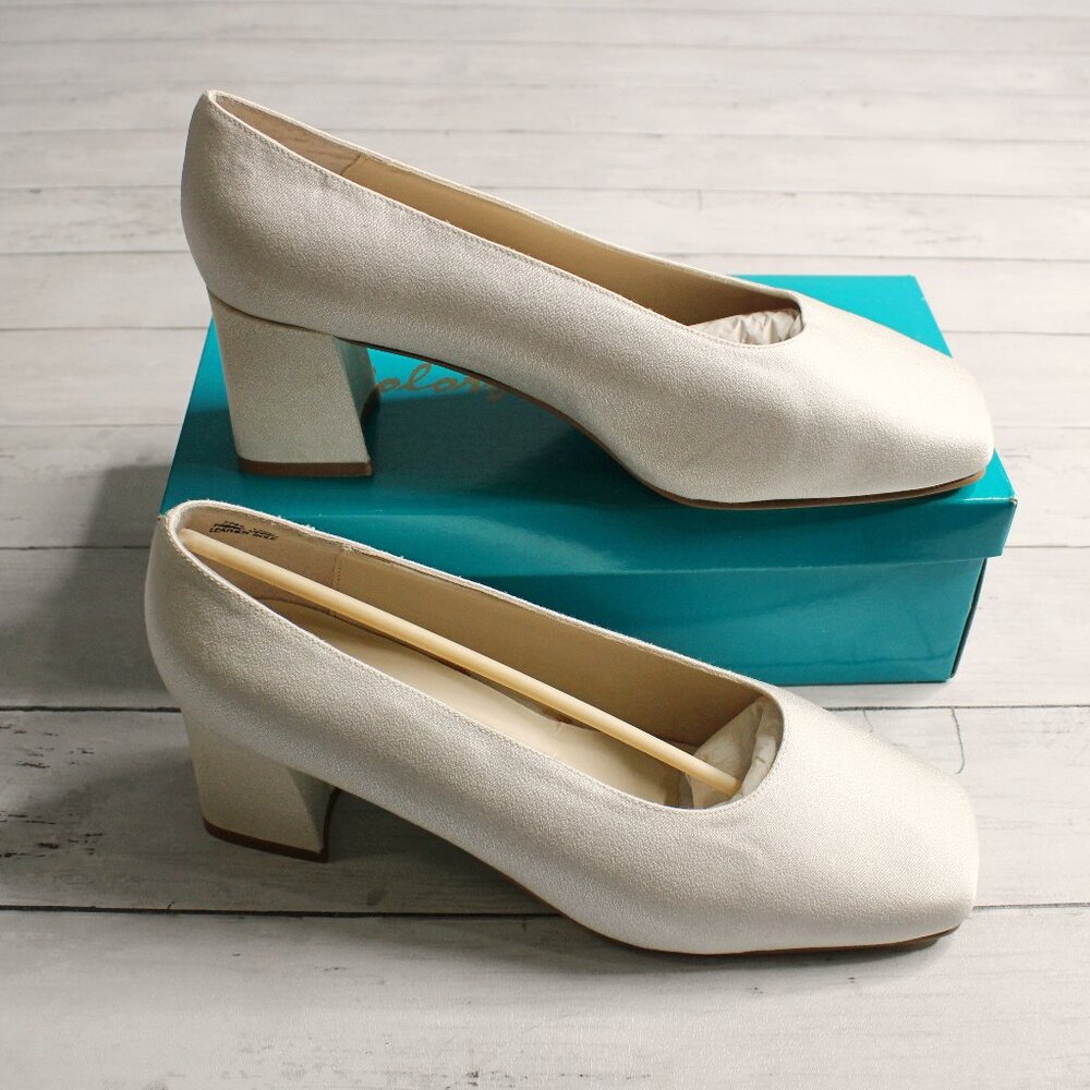 Colorful Creations Women's Size 11 EE Wide White Pumps Dyeable Satin Fabric